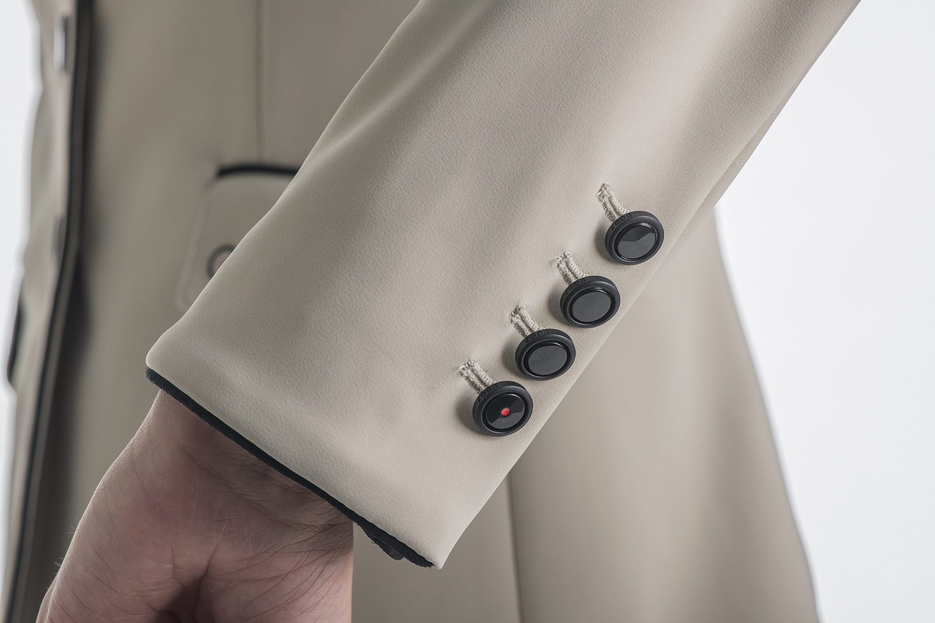 DSC_0057-elegance-sleeve-button-beige