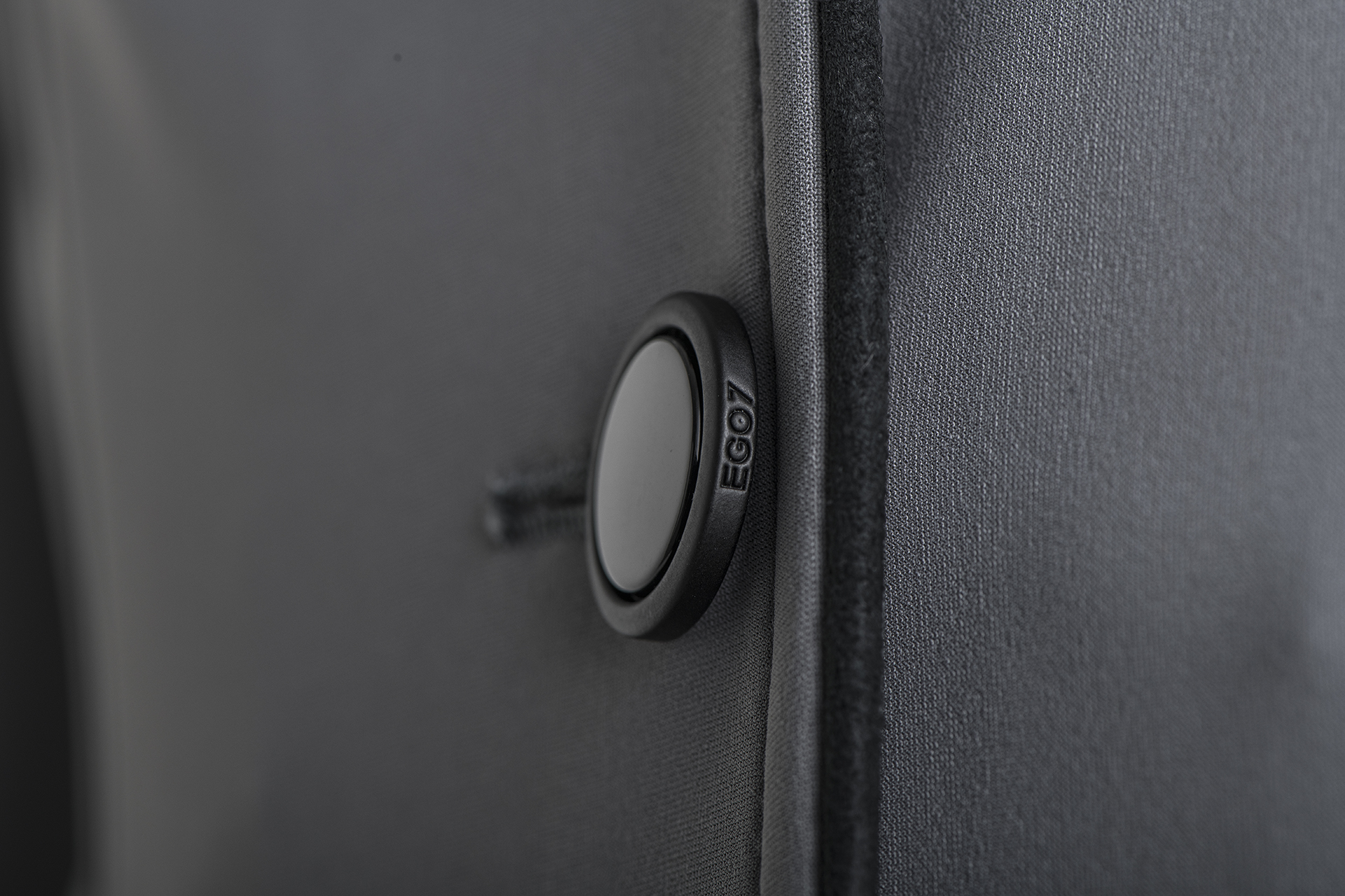 DSC_0042-elegance-front-button-detail-grey-03