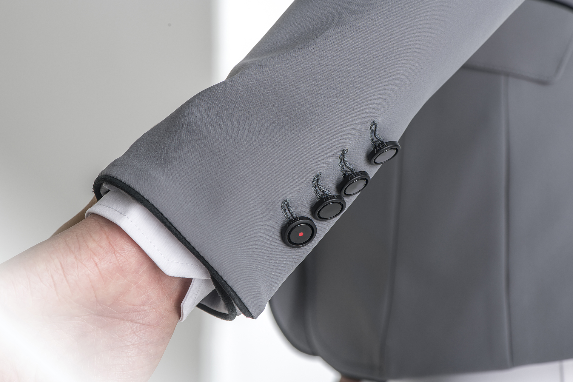 DSC_0036-elegance-sleeve-button-grey-03